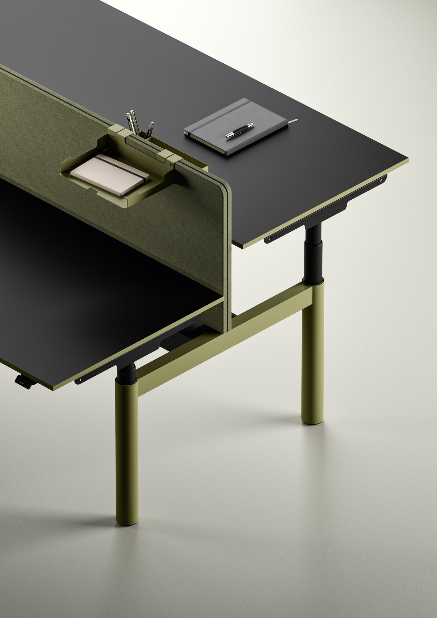 Bureau assis debout Nuvola e par Bralco, électrique, 140 à 200 cm bureau assis debout Nuvola e Bralco, plateau noir avec écran vert olive sur piètement olive