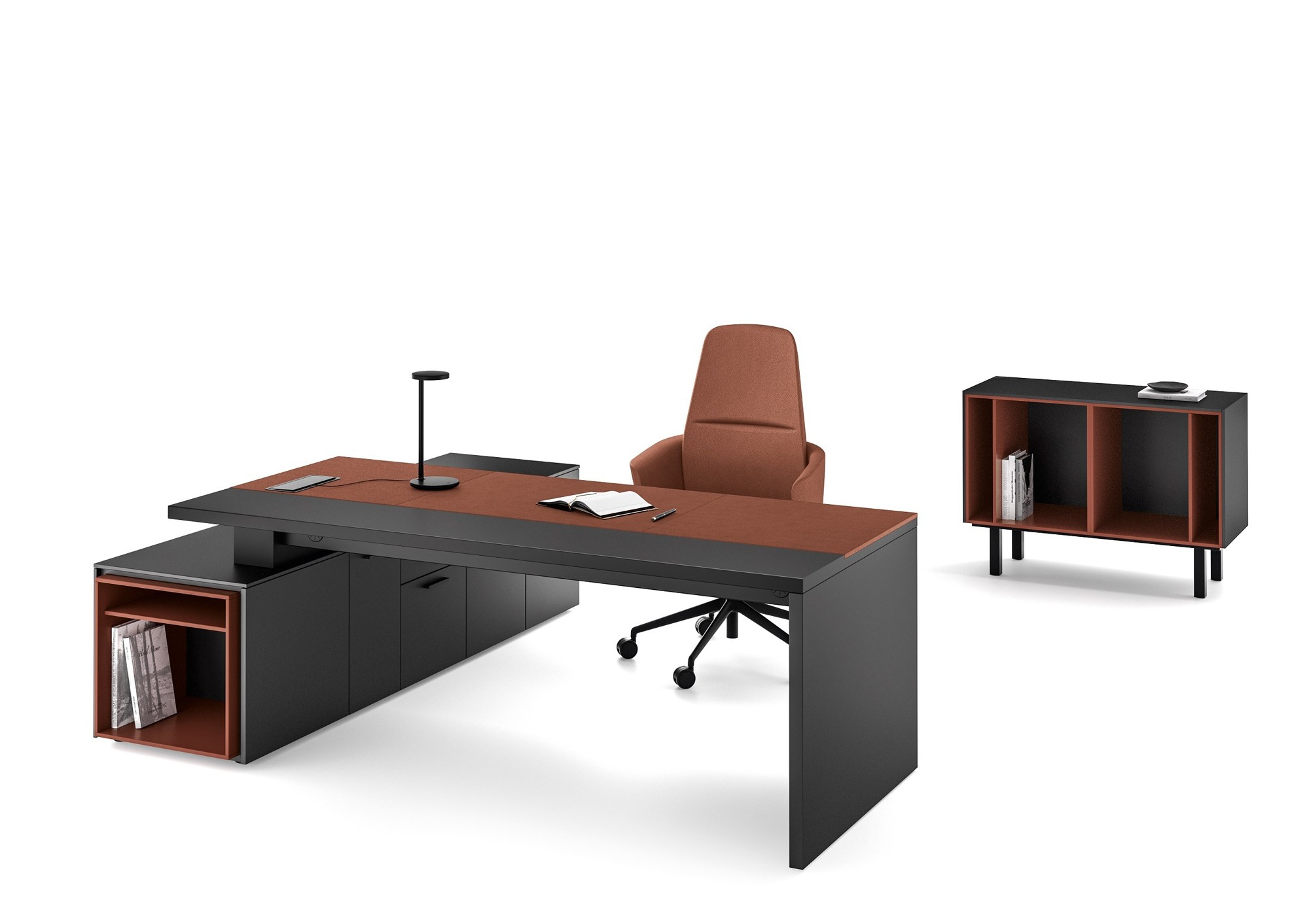 Bureau de direction Sile par Bralco, côtés pleins ou 4 pieds bureau de direction Sile Bralco noir avec insert en cuir rouille et fauteuil