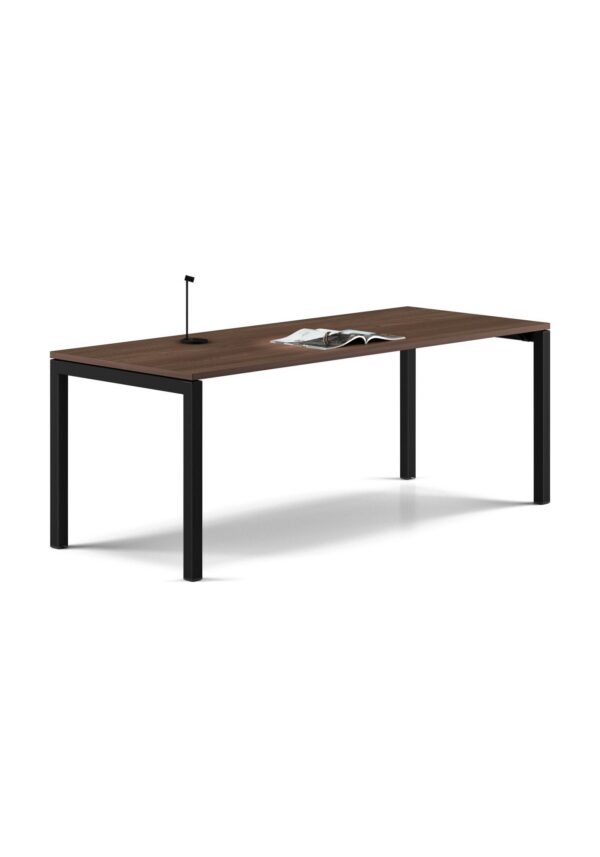bureau Gate Bralco avec plateau noyer sur piètement acier noir, fond blanc