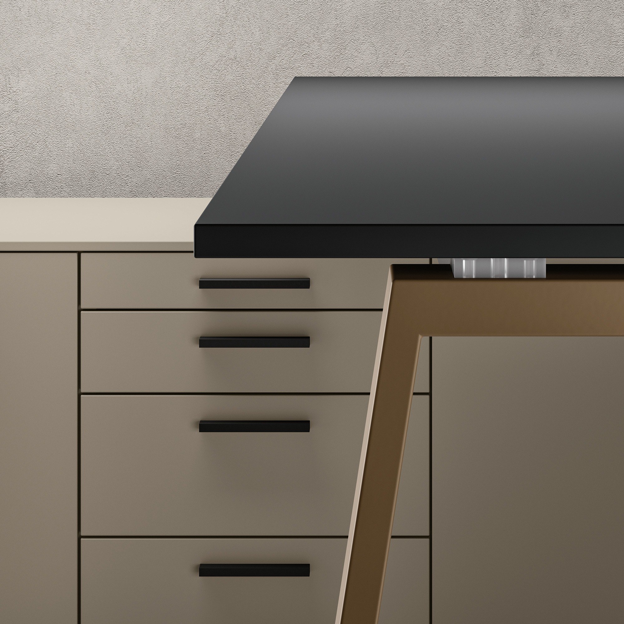 Bureau Take-Off par Bralco, pieds en A, version Evo, 140 à 200 cm bureau Take-Off Bralco, détail du plateau noir et du pied en chevalet bronze