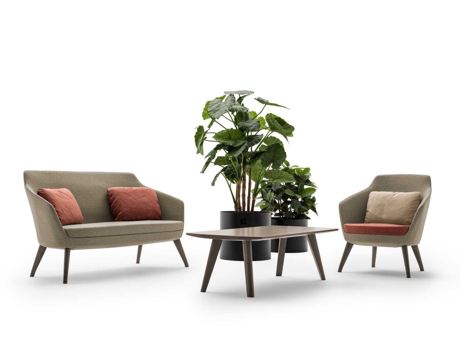 Fauteuil d'accueil Setar par Bralco, canapé 2 places, luge ou pieds bois canapé deux places et fauteuil Setar Bralco autour de la table basse, avec coussins et plantes