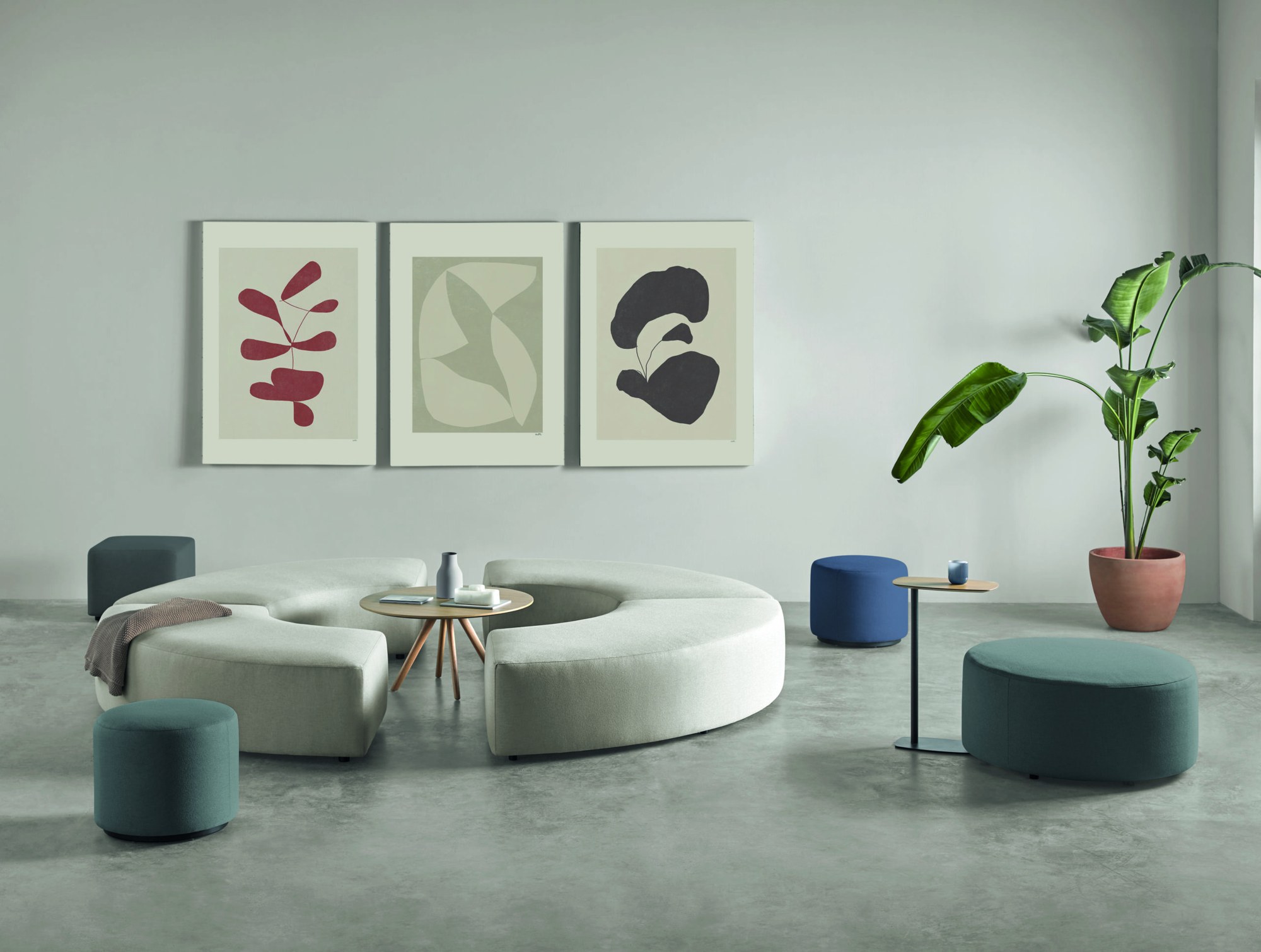 Canapé modulaire design Entropy par Inclass, signé Christophe Pillet canapé modulaire design Inclass Entropy, banquette circulaire et poufs colorés