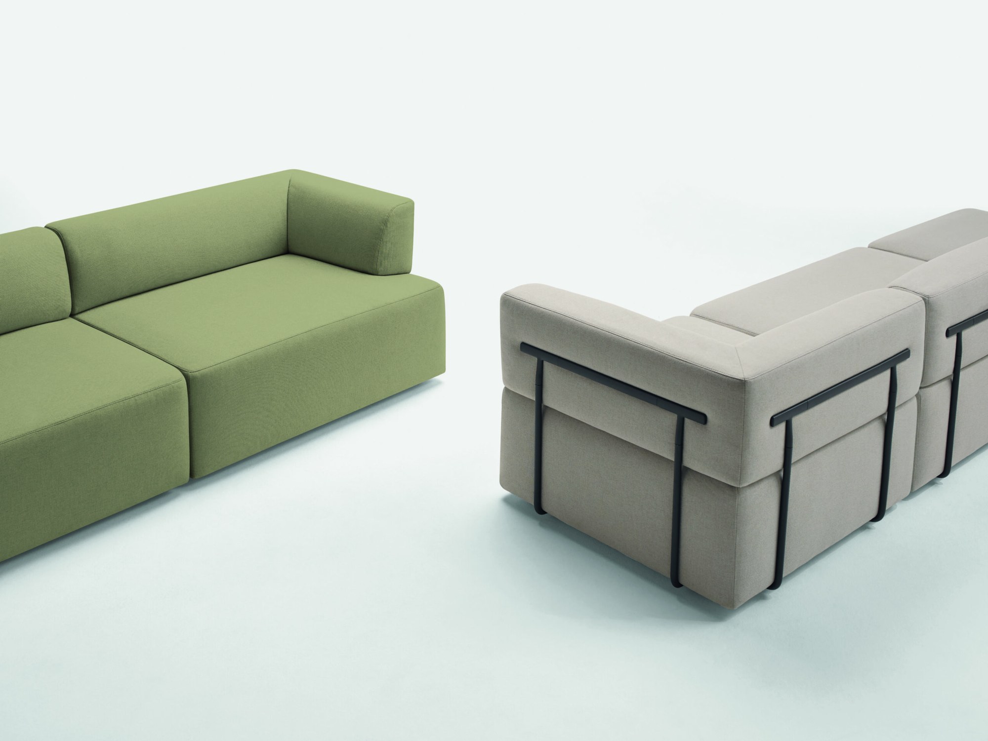 Canapé modulaire design Entropy par Inclass, signé Christophe Pillet canapé modulaire design Inclass Entropy, modules vert et gris en angle