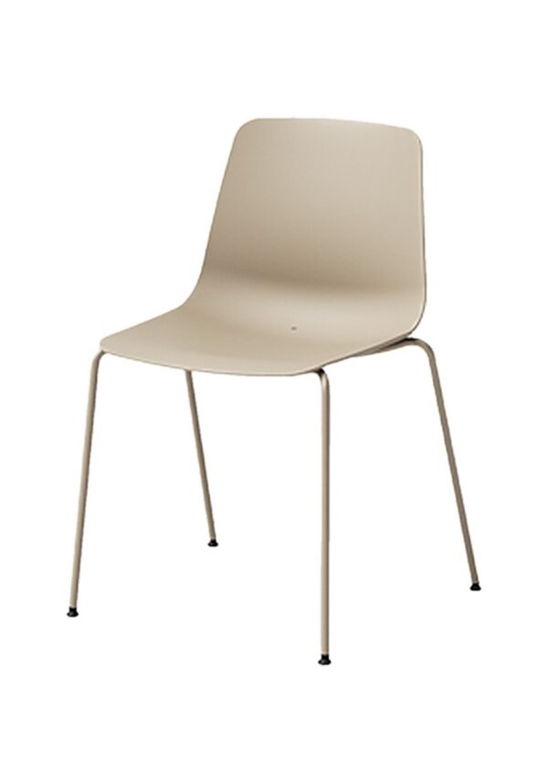 chaise terrasse Inclass Varya Outdoor beige sur piétement quatre pieds, fond blanc