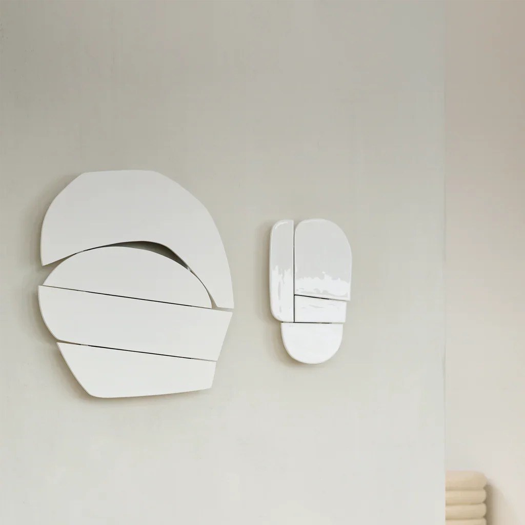 Décoration murale Bloc de bois par Urban Nature Culture, MDF mat décoration murale MDF Bloc de bois Urban Nature Culture, coloris blanc cassé accroché sur un mur clair