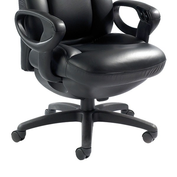 Fauteuil de Bureau Cuir Haut de Gamme, Réglages aux Accoudoirs fauteuil de bureau cuir haut de gamme, détail de l assise profonde en cuir noir et de la base à roulettes