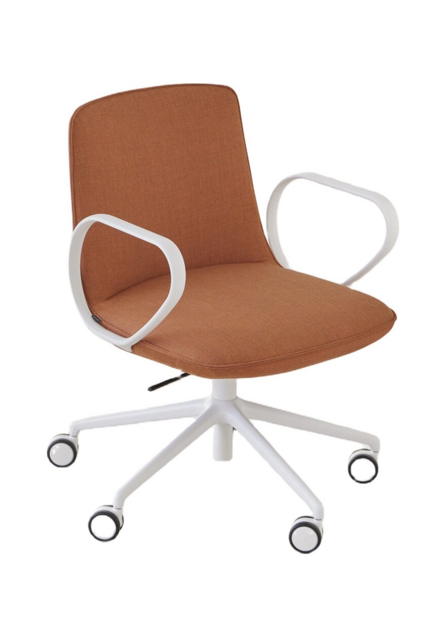Fauteuil de bureau Kori par Inclass, 3 hauteurs de dossier fauteuil de bureau Inclass Kori terracotta à accoudoirs blancs, fond blanc