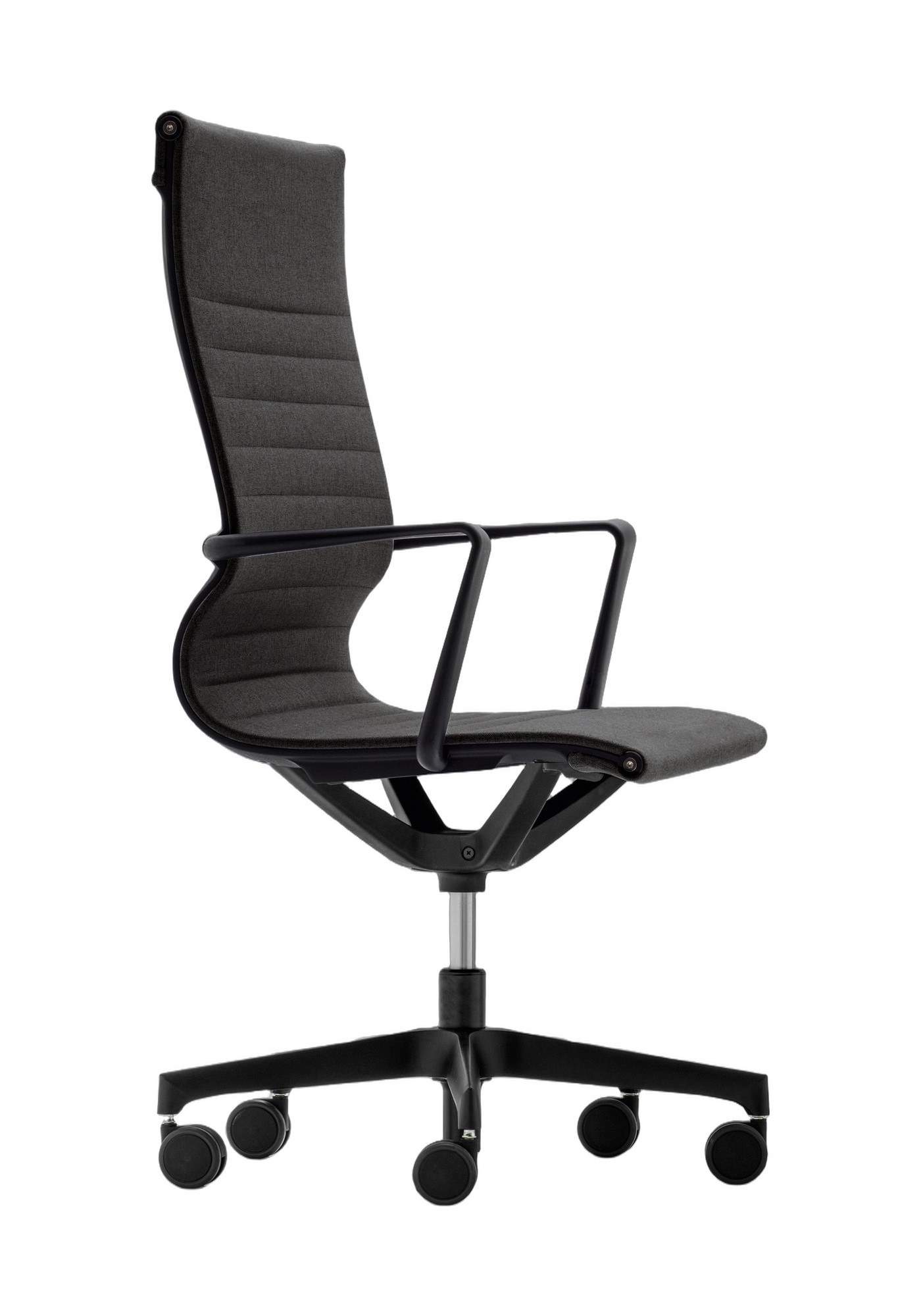 Fauteuil de bureau Moma par Bralco, résille ou tissu fauteuil de bureau Moma Bralco en tissu noir, dossier haut sur base à roulettes, fond blanc