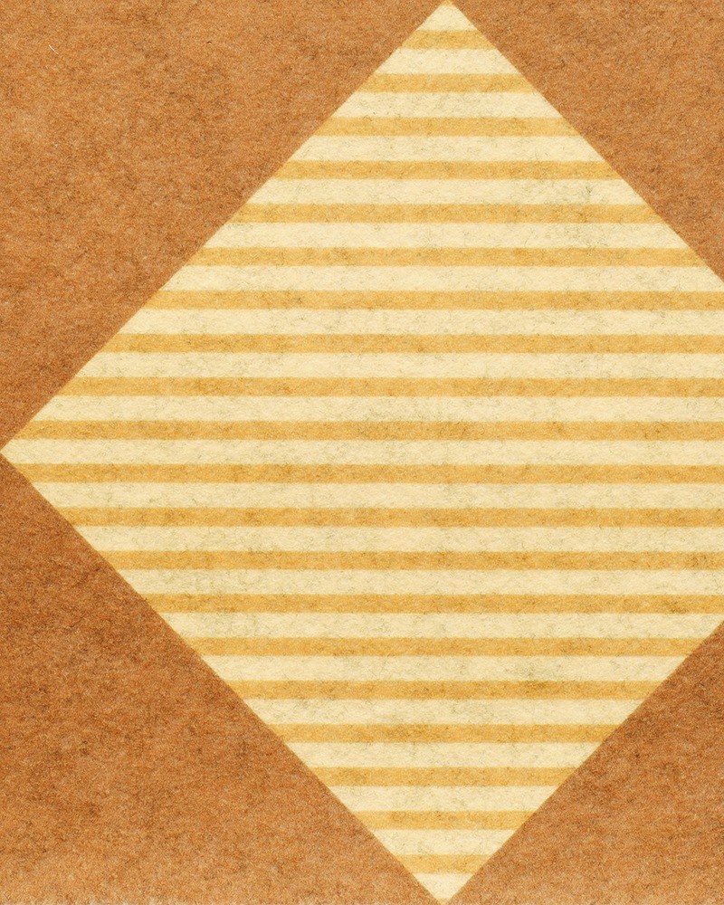 Feutre acoustique imprimé Arlecchino Felt par Slalom, mur à losanges feutre acoustique imprimé Slalom Arlecchino Felt, detail de losange orange et creme