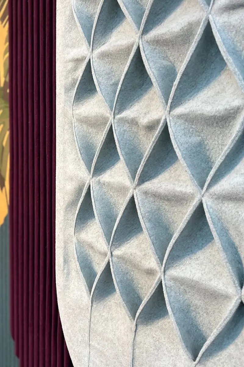 Feutre acoustique piqué Playfelt par Slalom, motif de losanges feutre acoustique piqué Slalom Playfelt, détail du profil et des ombres