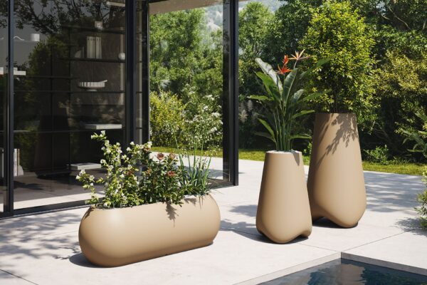 jardinière rectangulaire extérieur Pal plantée sur une terrasse, coloris beige