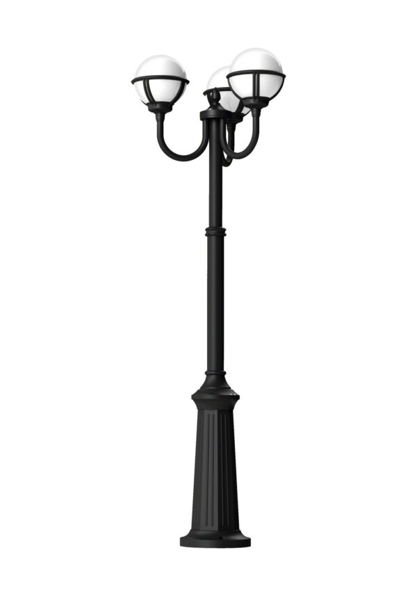 lampadaire 3 têtes Boréal en aluminium noir foncé avec trois globes opale, rendu sur fond blanc