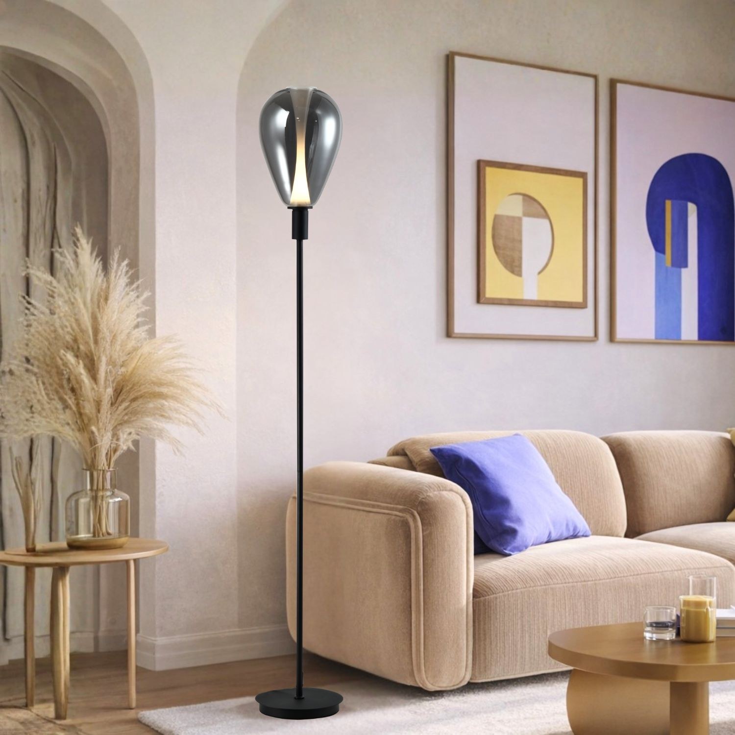 Lampadaire fin en verre fumé ou cuivré, pied noir, 165 cm, G9 lampadaire fin en verre fumé fumé à côté d un canapé beige