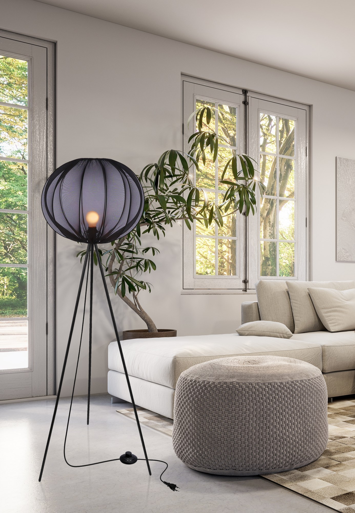 Lampadaire globe noir en voile translucide sur trépied, 161 cm lampadaire globe noir allumé dans un salon lumineux avec pouf