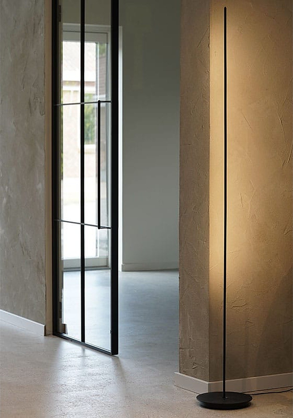 lampadaire String Floor Antidark dans un angle