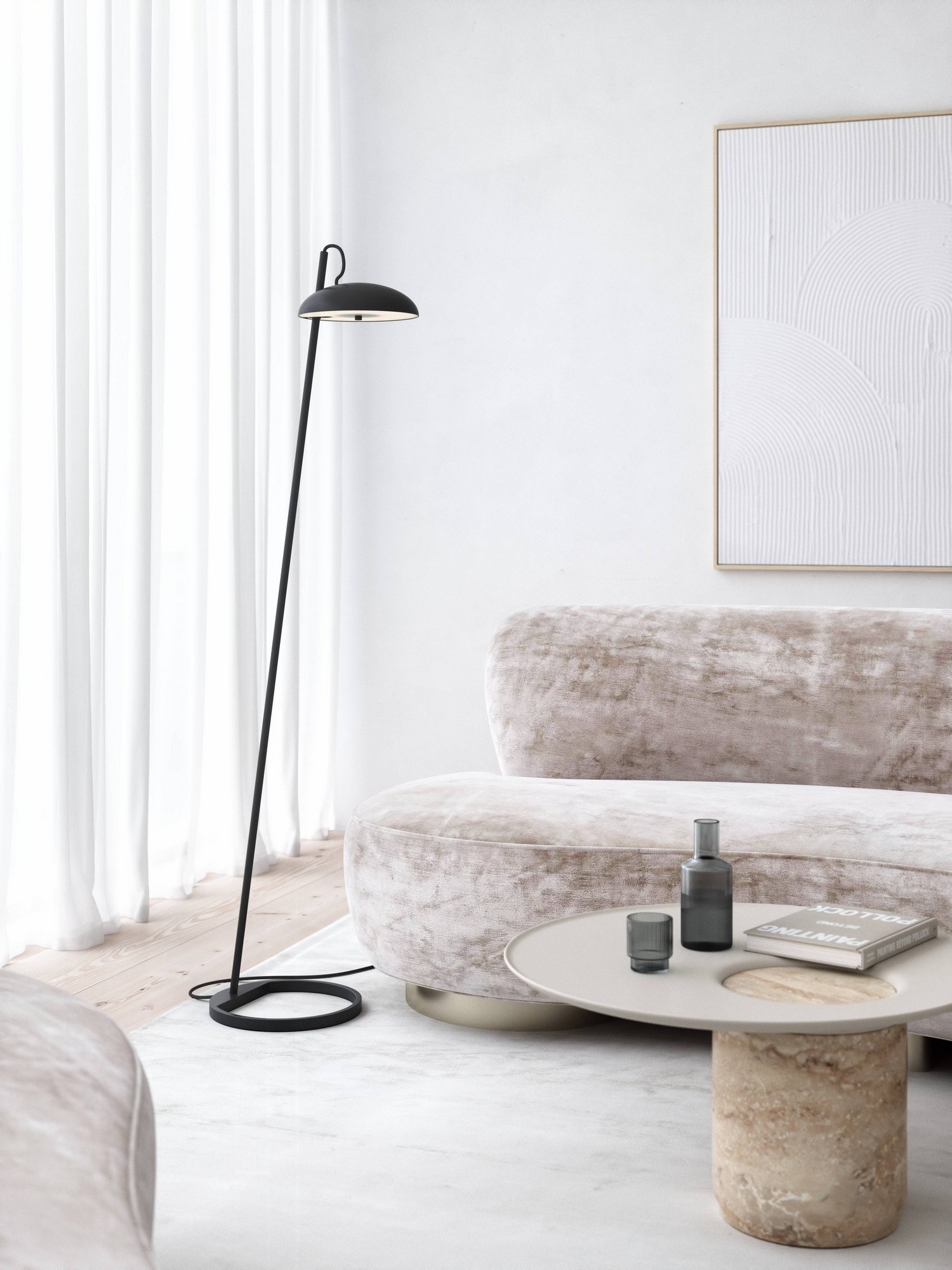 Lampadaire Versale inclinable à abat-jour rond par Design For The People lampadaire Versale noir dans un salon clair