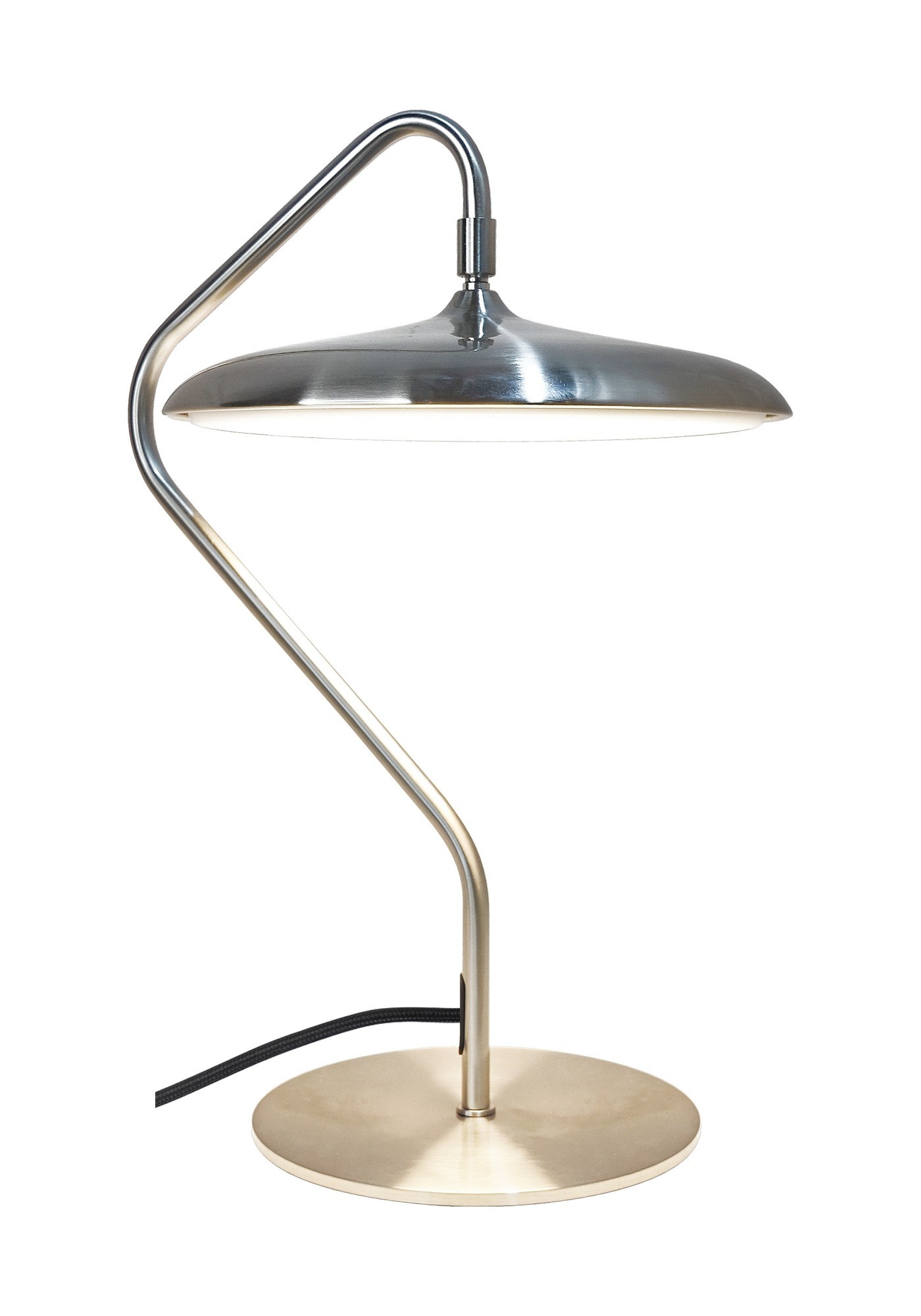 Lampe à poser Artist en métal à tête inclinable par Design For The People lampe à poser Artist en acier inoxydable brossé sur fond blanc