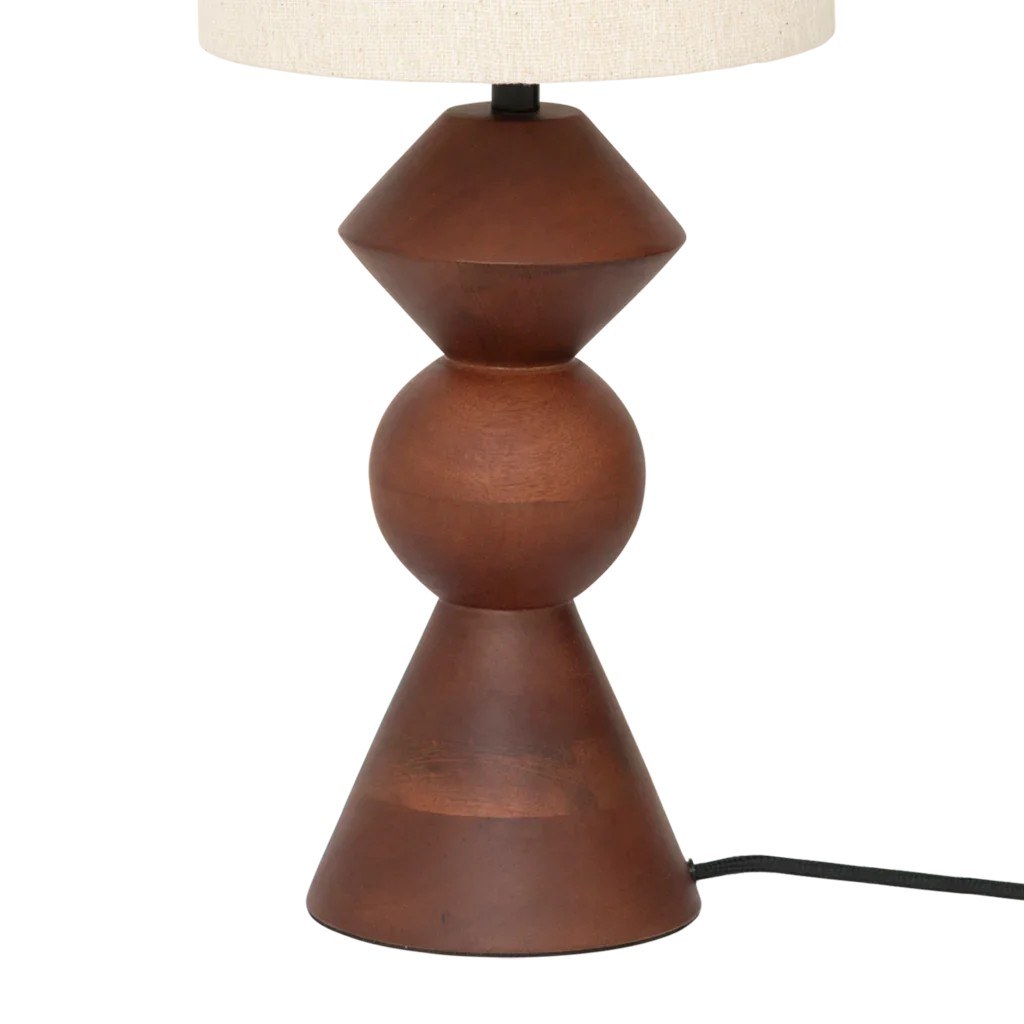 Lampe à poser Tre par Urban Nature Culture, manguier et lin lampe à poser bois Tre Urban Nature Culture, détail du pied tourné en bois de manguier