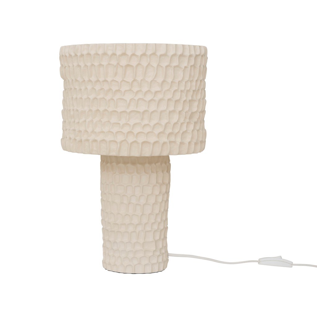 Lampe à poser Cali par Urban Nature Culture, céramique texturée lampe à poser céramique Cali Urban Nature Culture, vue de trois quarts avec son câble blanc