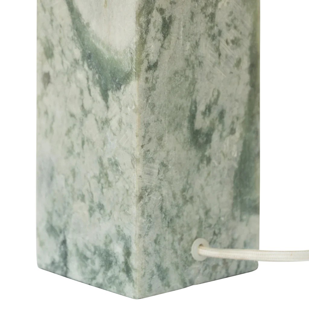 Lampe à poser Suvi par Urban Nature Culture, marbre vert et lin lampe à poser marbre Suvi Urban Nature Culture, détail du pied en marbre onyx vert
