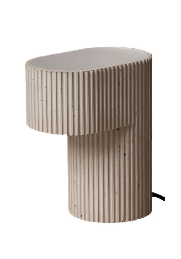 Lampe béton : luminaires en béton brut ou poli Lampe à poser S7 en béton par Stefan Gant x Gant Lights, gris clair