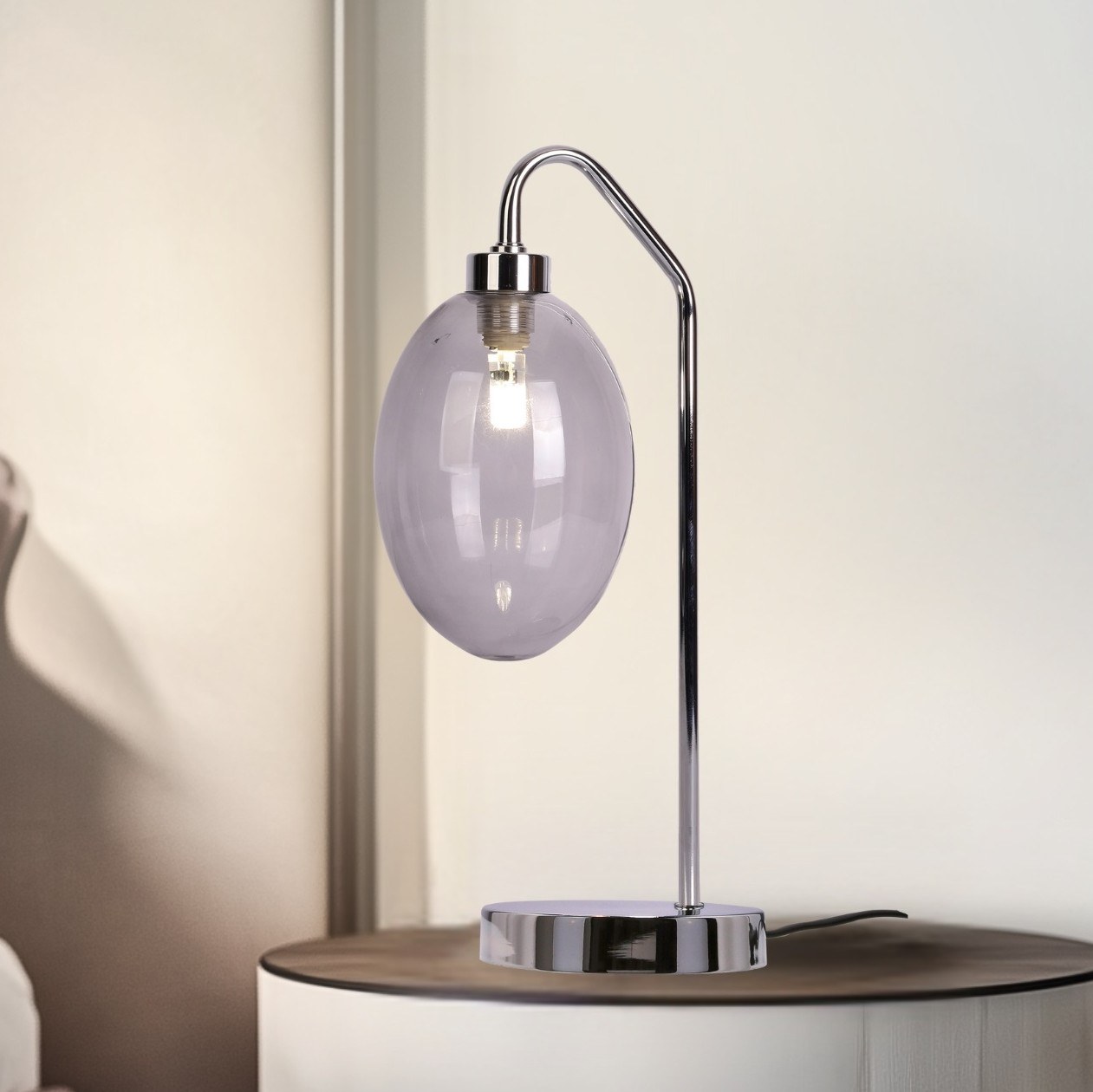 Lampe à poser verre chrome à globe ovale gris-violet, G9, 36 cm lampe à poser verre chrome, vue rapprochée du globe ovale gris-violet