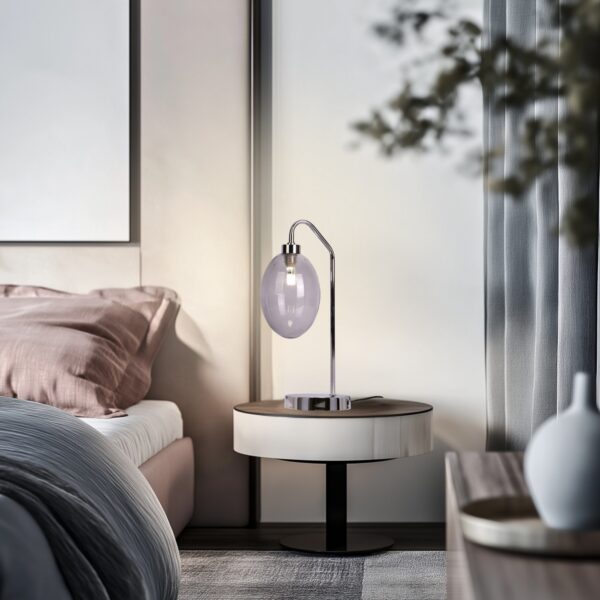 lampe à poser verre chrome sur une table de chevet ronde dans une chambre