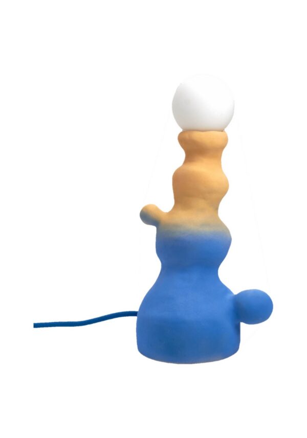 lampe céramique Kelp bleue et abricot sur fond blanc