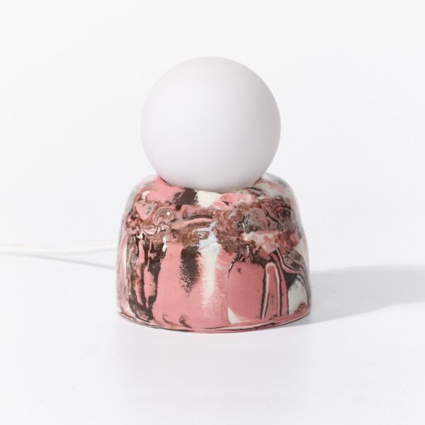 lampe céramique Mars rose marbree vue de face