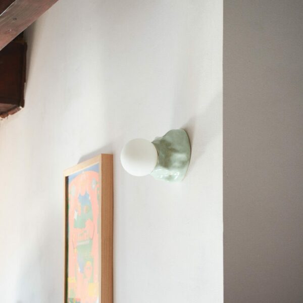 lampe céramique Minty bubble vert menthe posee en situation