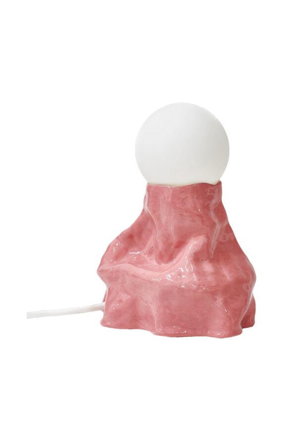 lampe céramique Pink mount rose brillant à globe blanc sur fond blanc
