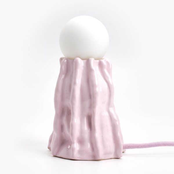lampe céramique Ruffler rose plissée, vue de face
