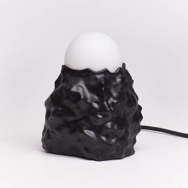 lampe composite Morph noire texturée, vue de face