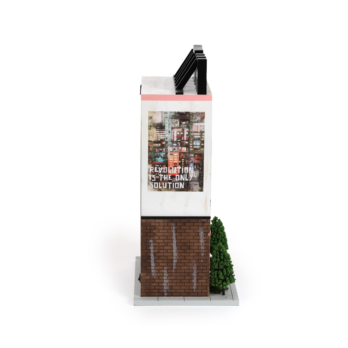 Lampe Hotel Voyeur en Bois par Seletti lampe hotel miniature design vue de profil avec affiche