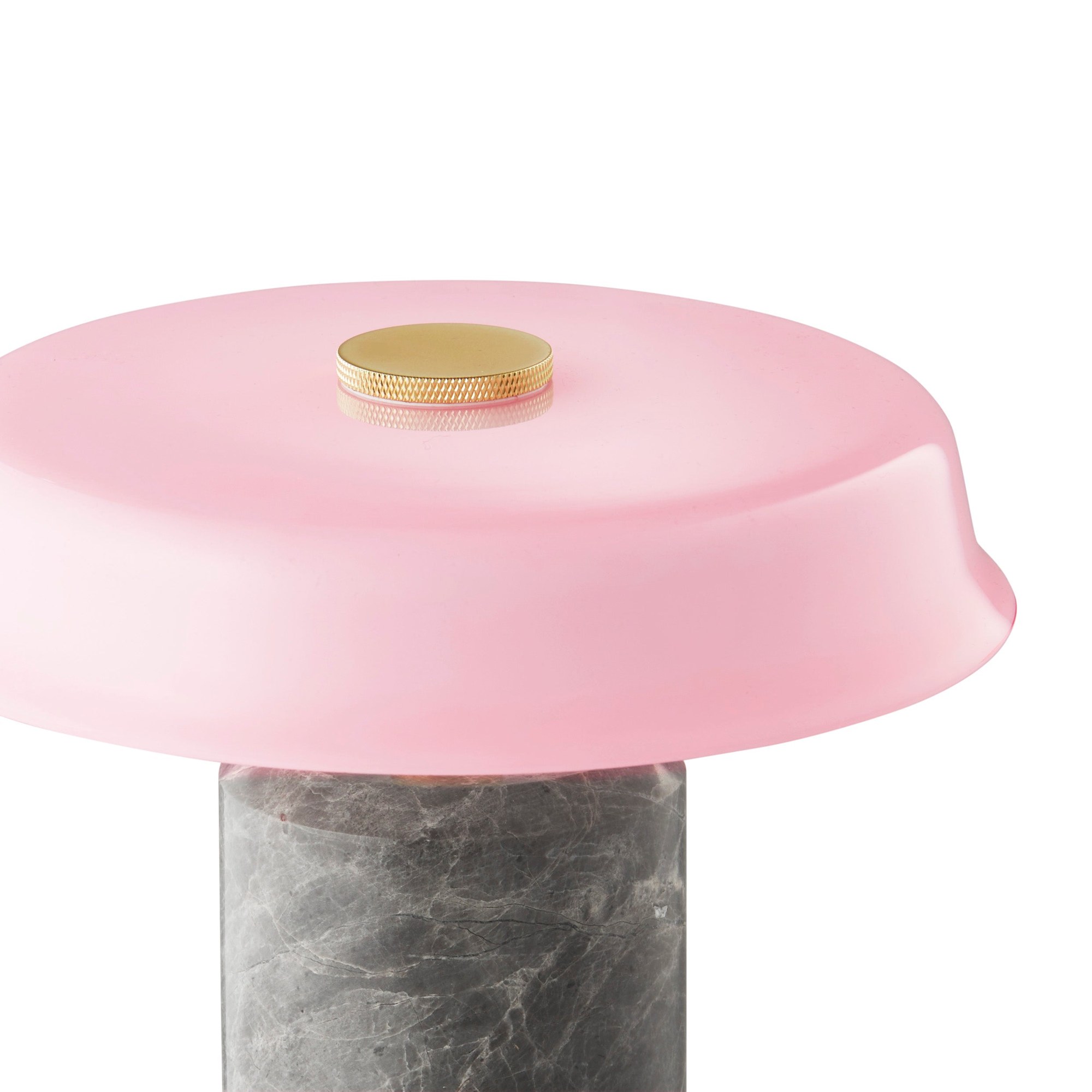 Lampe rechargeable Trip No. 2 par Design by Us, marbre et verre lampe rechargeable Trip No. 2 Design by Us, détail de l'abat-jour rose