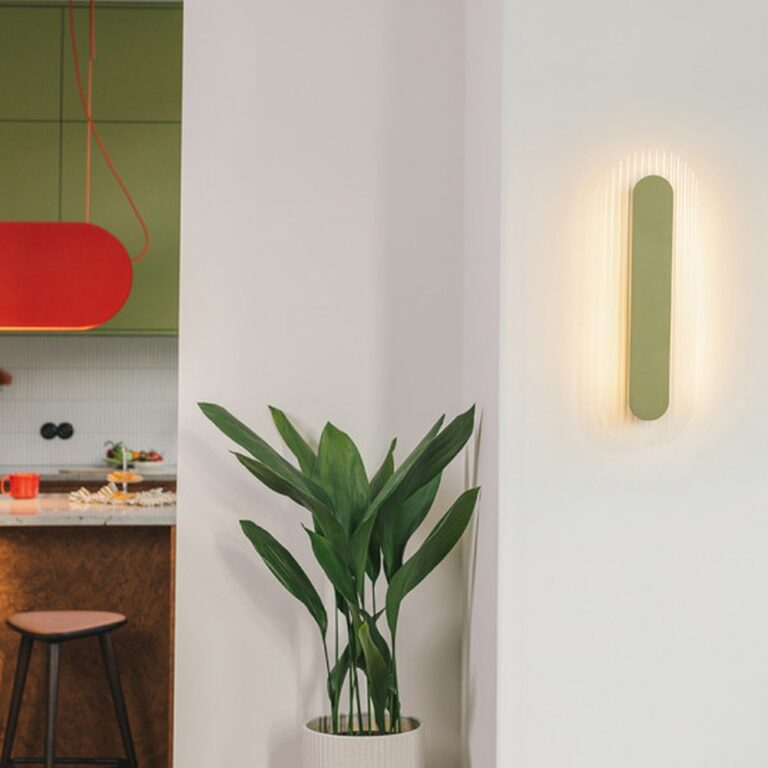 Luminaire Bauhaus : applique murale en verre cannelé