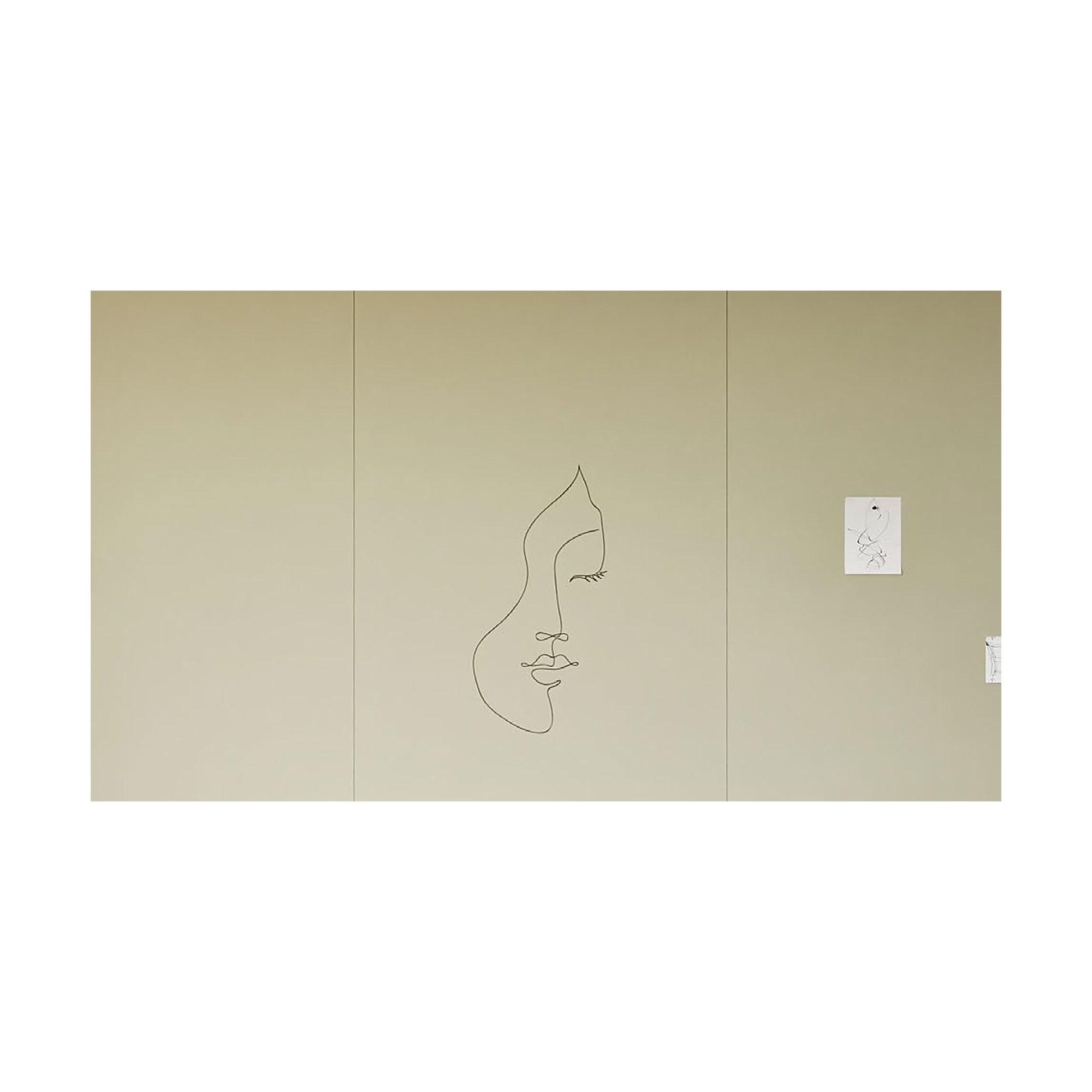 Mur d'écriture magnétique Sharp Wall par Chameleon, sans cadre mur d'écriture magnétique Sharp Wall Chameleon, surface mate verte sans cadre avec dessin au marqueur, fond blanc