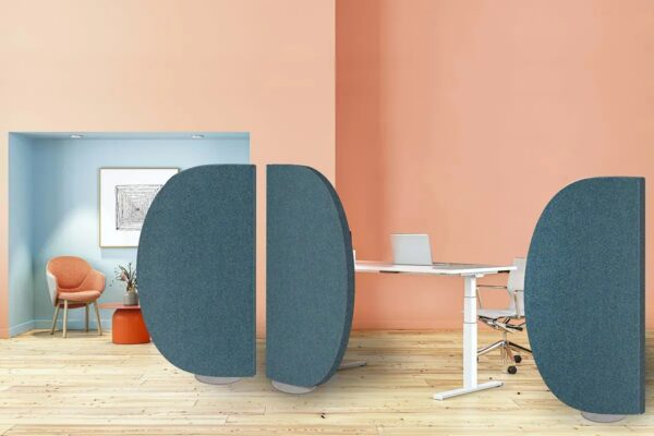 panneau acoustique sur mesure Slalom Tailor Made en cloison de forme libre bleu canard