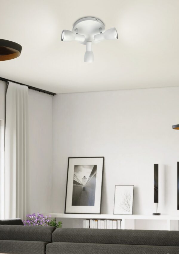 plafonnier 3 spots enfant coloris blanc au plafond d un séjour