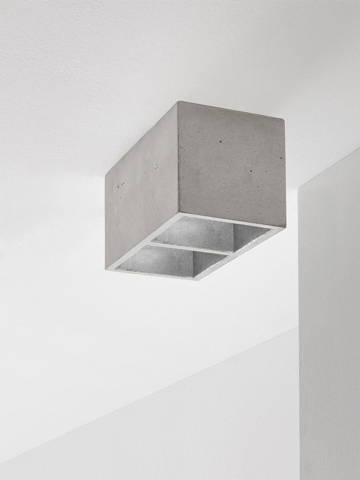 Plafonnier B7² 2 spots en béton gris clair par Stefan Gant x Gant Lights Plafonnier B7² gris clair, intérieur argent