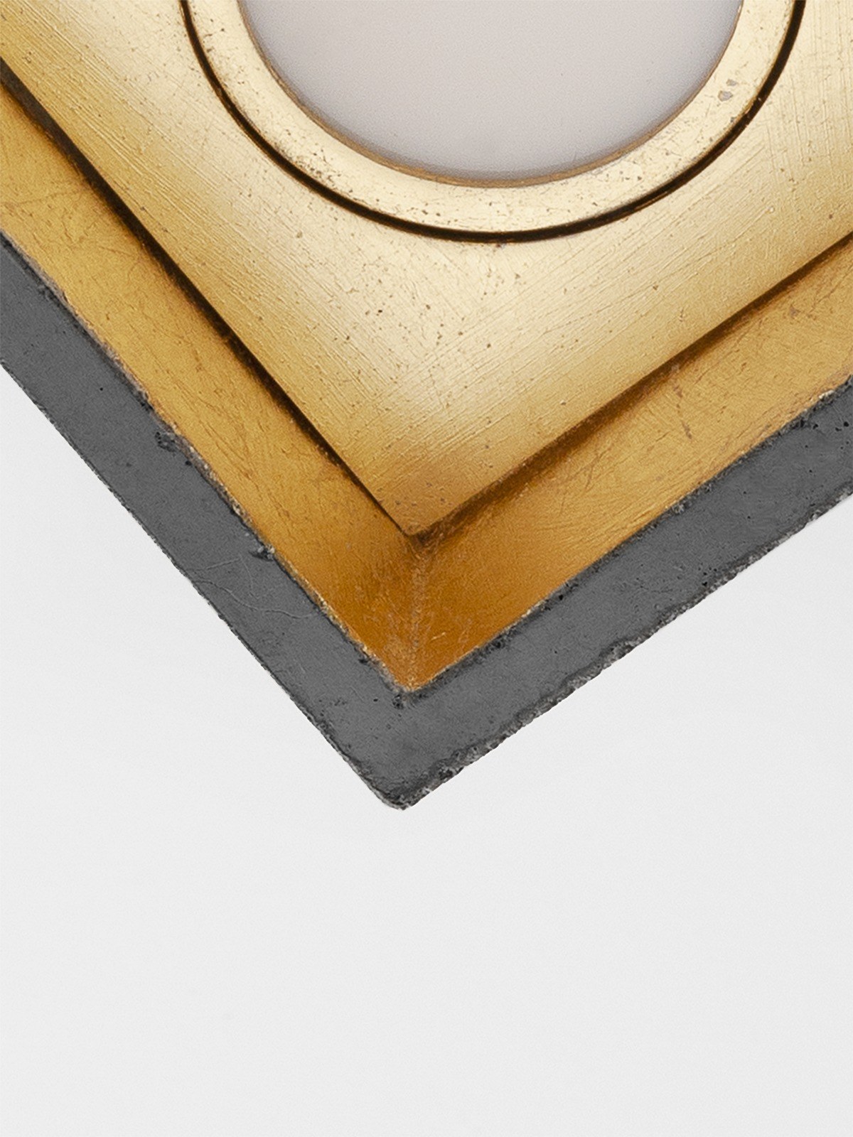 Plafonnier B7³ 3 spots en béton gris foncé par Stefan Gant x Gant Lights Plafonnier B7³ gris foncé, détail du revêtement intérieur