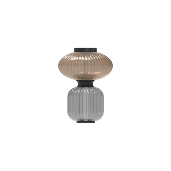 plafonnier Goldenberry avec disque en verre ambre et globe gris fumé sous une platine noire, vue de face