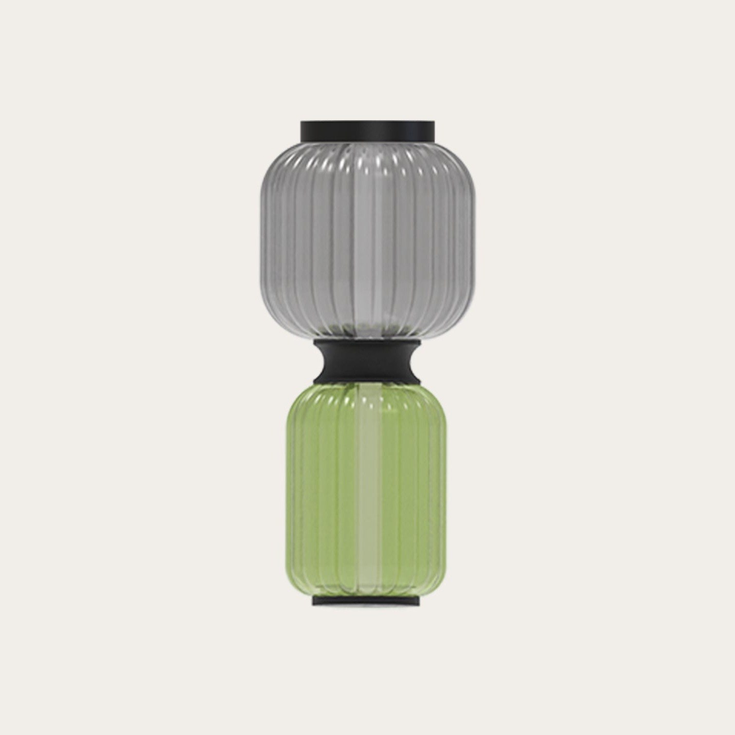 Plafonnier Greenberry en verre soufflé vert et gris par Robin Lamps plafonnier Greenberry sous sa platine noire, globe gris fumé au-dessus du globe vert, cadrage large