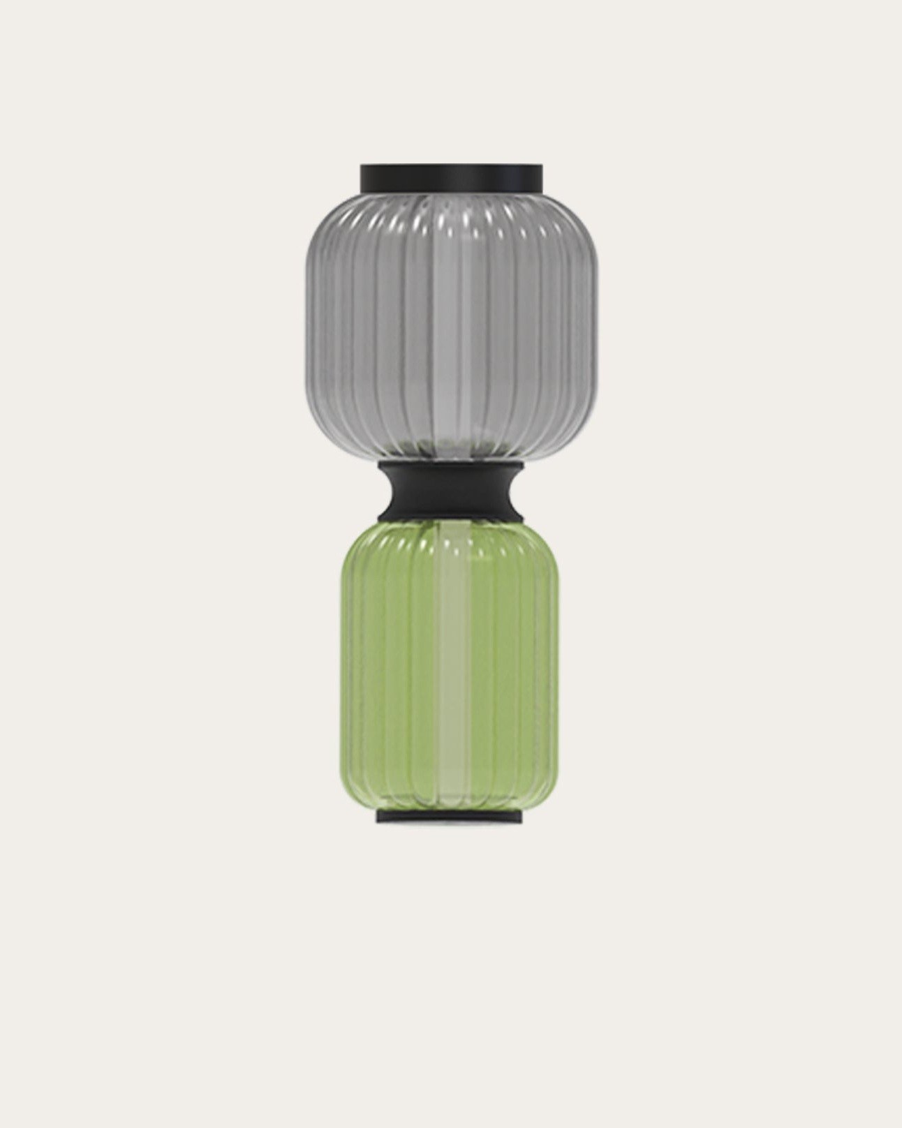 plafonnier Greenberry en verre soufflé gris fumé et vert, vue en ambiance sur fond beige