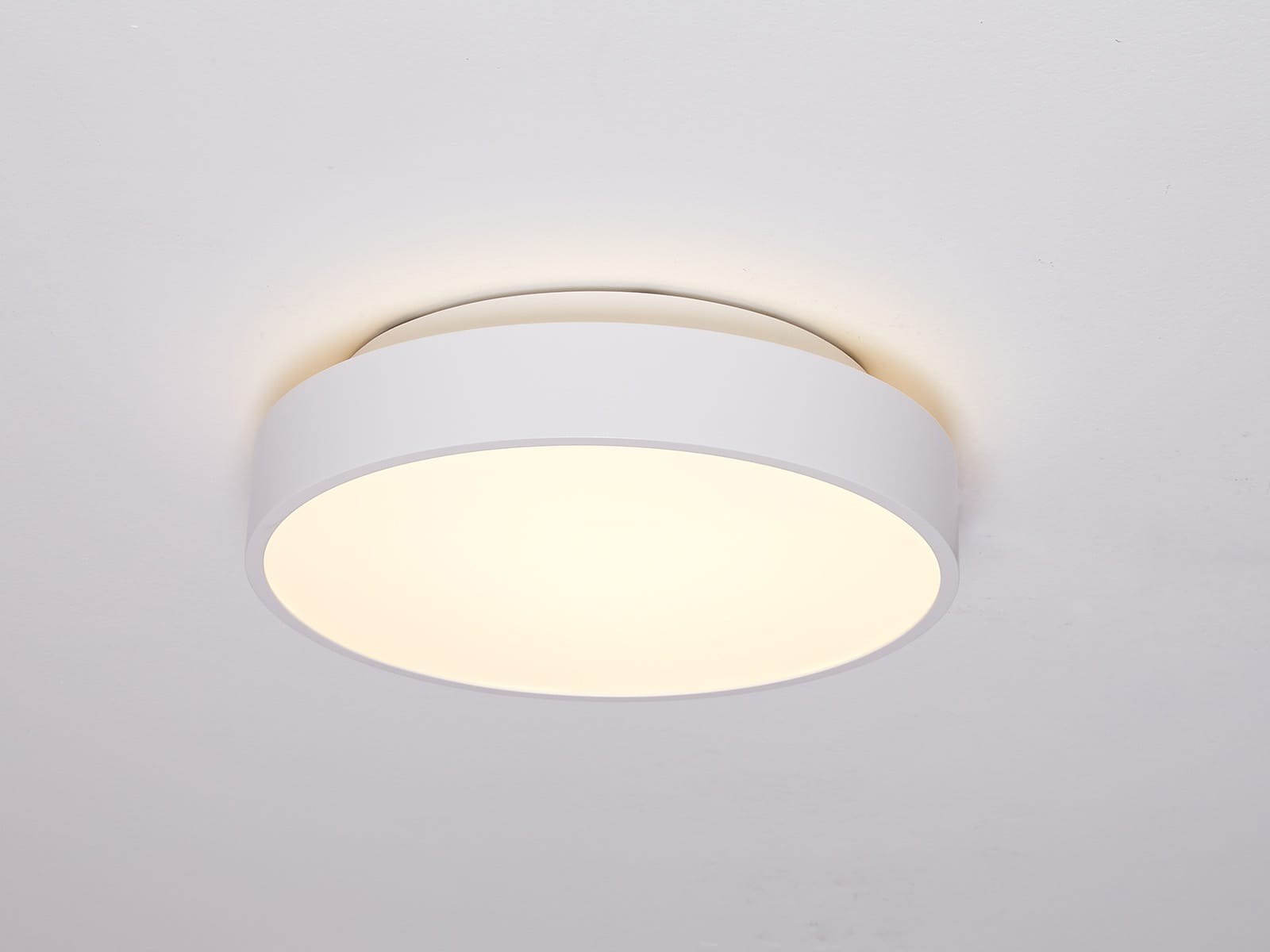 Plafonnier Luna LED à diffuseur opale (C260, C350, C450) par Antidark plafonnier Luna LED Antidark C260 blanc allumé, version avec uplight
