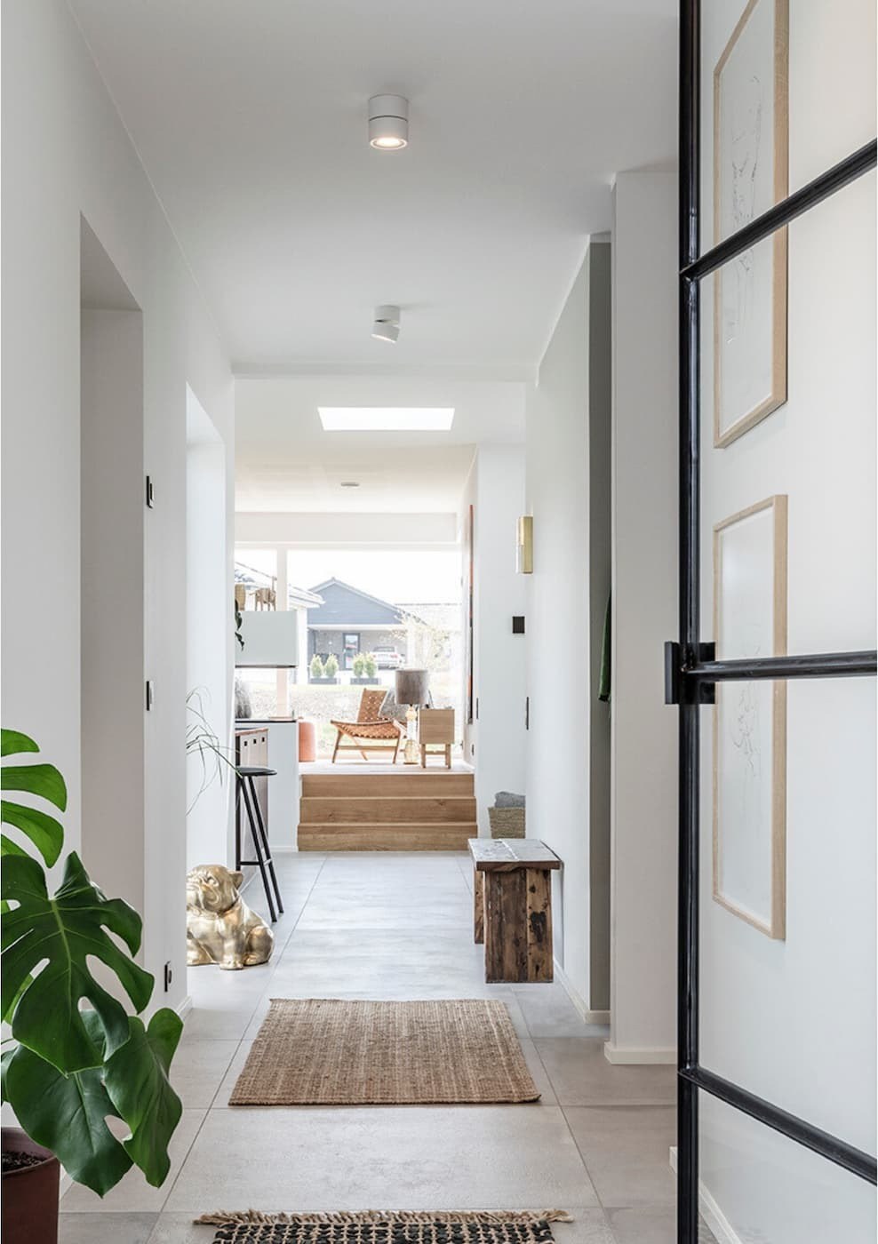Plafonnier orientable Easy W100, en situation dans un couloir