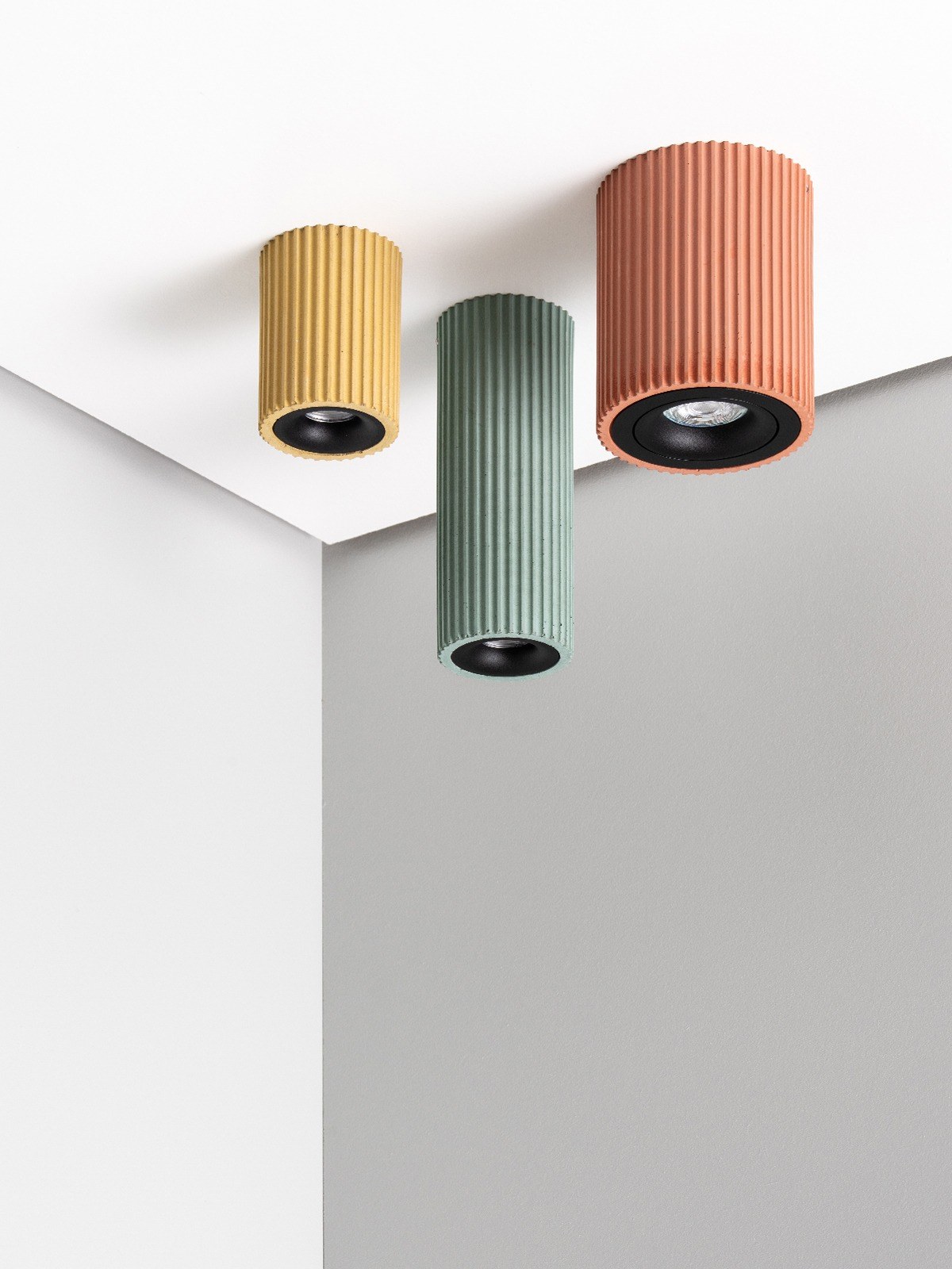 Plafonnier S2 en béton par Stefan Gant x Gant Lights Plafonnier S2 en béton par Stefan Gant x Gant Lights, taille S2, S2s et S2l groupées au plafond