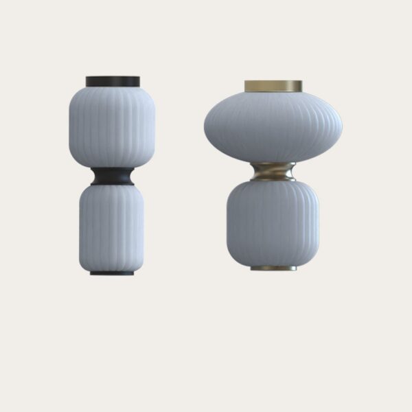 plafonnier Whiteberry formes Echo et Glow en verre opale cannelé, vue en ambiance sur fond beige