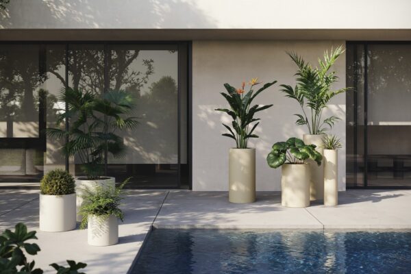 pot colonne lumineux colonnes rondes Vondom en situation sur terrasse avec piscine