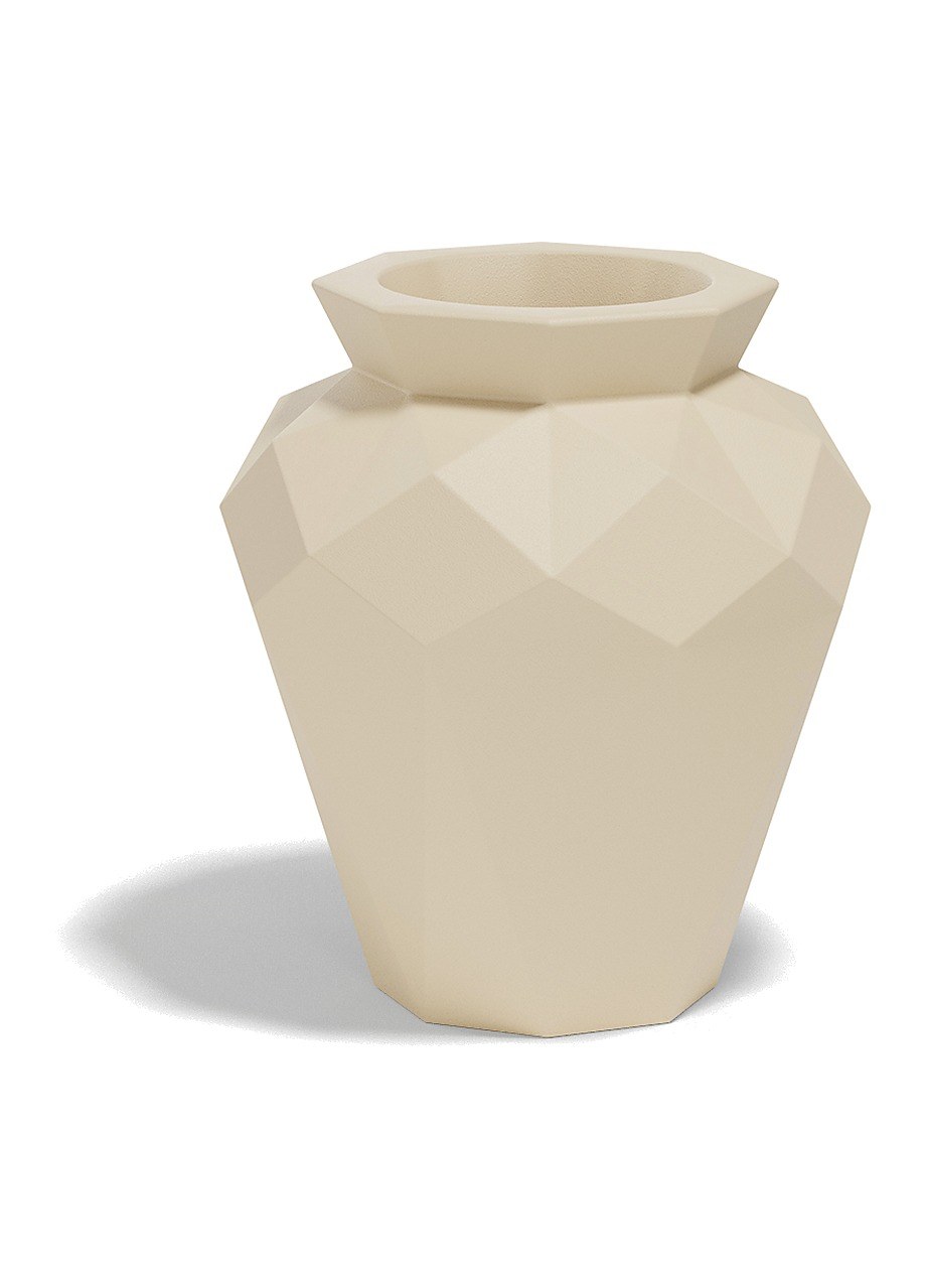 Pot de fleurs extérieur design Hanami facetté en polyéthylène x Vondom pot de fleurs extérieur design Hanami Vondom, taille 60 cm de haut vue de face